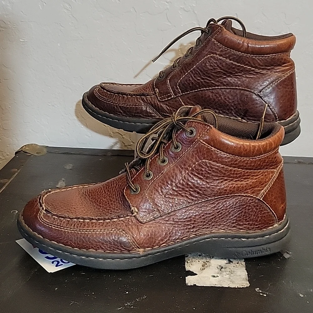 COLUMBIA Wayne 8 Lace up Leather Moc Toe Boot